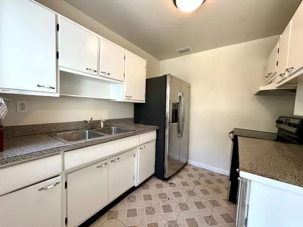 West Palm Beach, FL 33403,861 W Ilex DR