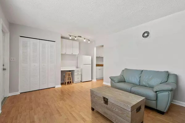 Stuart, FL 34996,333 SE Martin AVE 2-1