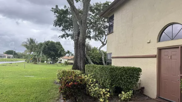 Boynton Beach, FL 33437,5243 Europa DR J - Corner