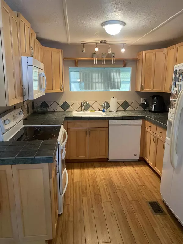 Port Saint Lucie, FL 34952,17 Madrid LN