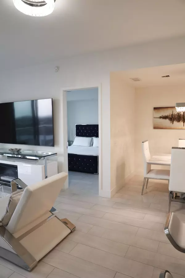 Sunrise, FL 33323,2000 Metropica WAY 811