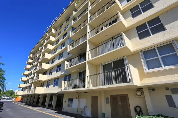 Pompano Beach, FL 33062,1009 N Ocean BLVD 211