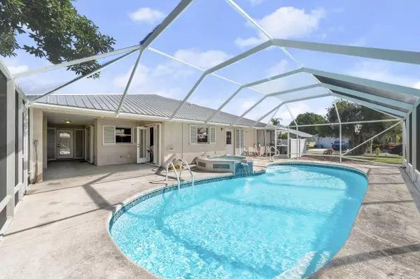 Okeechobee, FL 34974,831 SE 25th ST