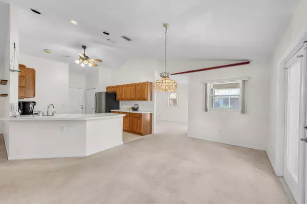 Okeechobee, FL 34974,831 SE 25th ST