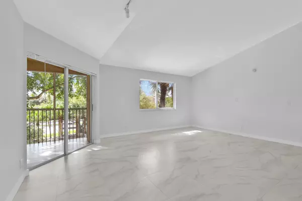 Pompano Beach, FL 33069,4005 W Mcnab RD C302