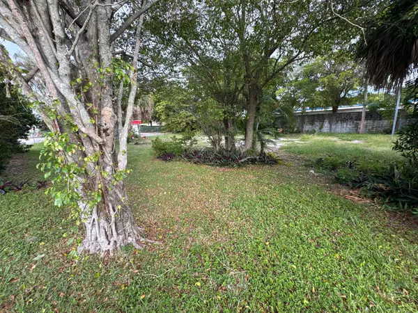 Greenacres, FL 33463,4445 Morrison AVE