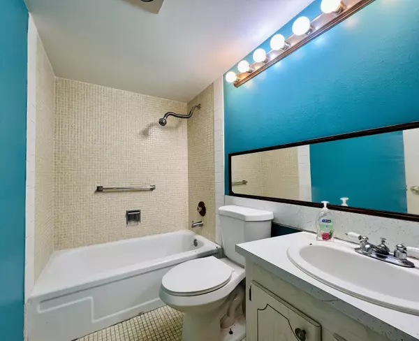 West Palm Beach, FL 33417,110 Berkshire E