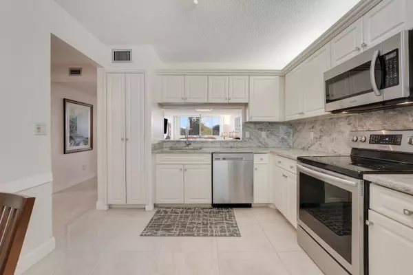 Lake Worth, FL 33467,6698 N 10th AVE 320