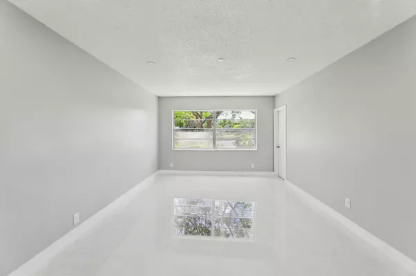 Lauderdale Lakes, FL 33319,5102 NW 36th ST 408