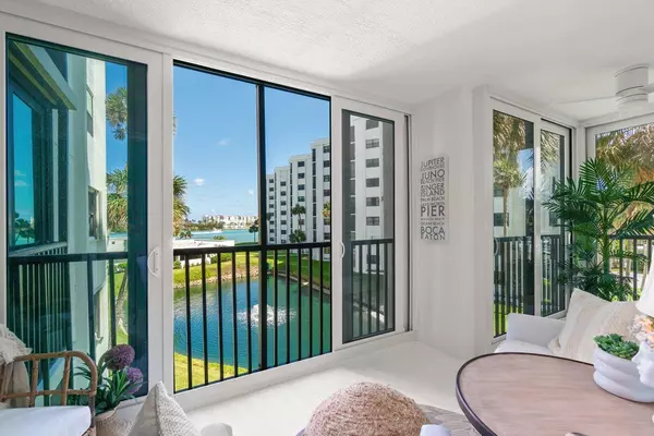 Tequesta, FL 33469,19800 Sandpointe Bay DR 305