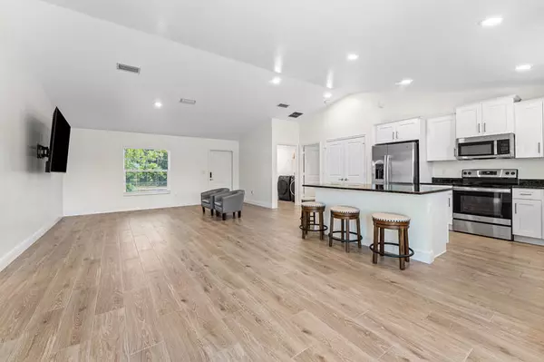 Loxahatchee, FL 33470,18476 N 40th RUN