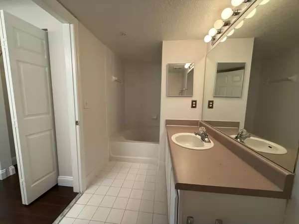 Port Saint Lucie, FL 34986,171 SW Palm DR 303