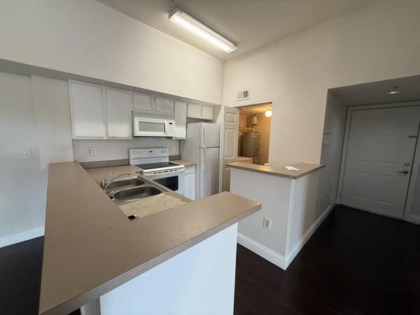 171 SW Palm DR 303, Port Saint Lucie, FL 34986