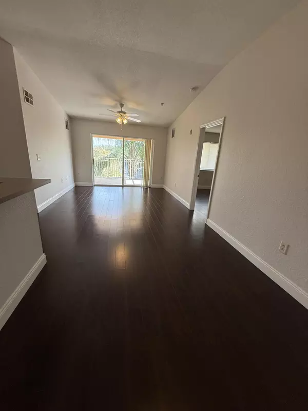 Port Saint Lucie, FL 34986,171 SW Palm DR 303