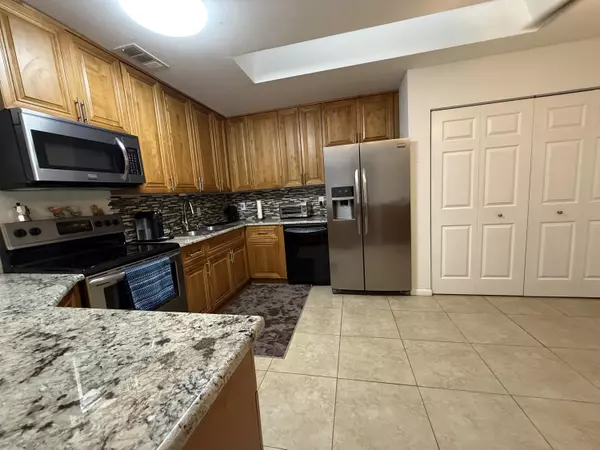 Royal Palm Beach, FL 33411,242 Par DR