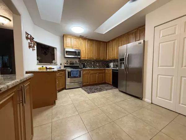 Royal Palm Beach, FL 33411,242 Par DR