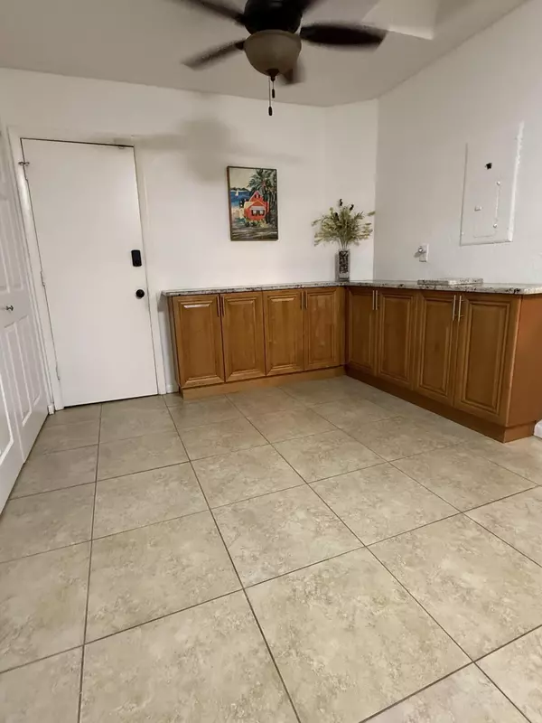 Royal Palm Beach, FL 33411,242 Par DR