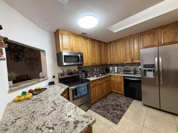 Royal Palm Beach, FL 33411,242 Par DR