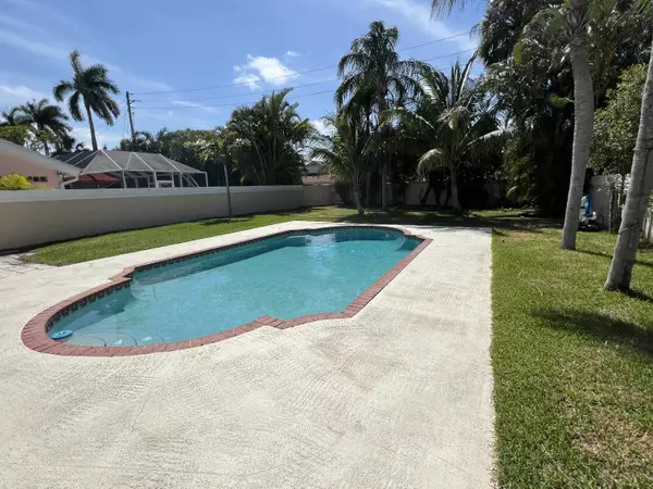 West Palm Beach, FL 33409,2387 Oak Tree LN