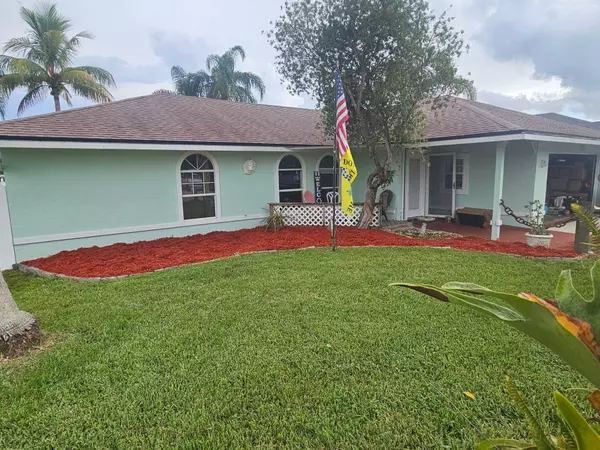 Port Saint Lucie, FL 34984,356 SW Grimaldo TER