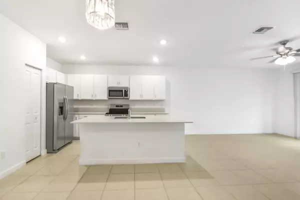 Lake Worth, FL 33463,4519 Hollister AVE