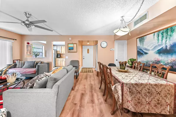 Delray Beach, FL 33484,203 E Capri