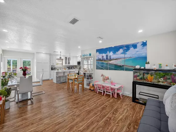 Lake Clarke Shores, FL 33406,7026 Pine Tree LN