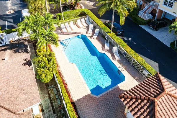 Deerfield Beach, FL 33441,1998 NE 7th ST 101