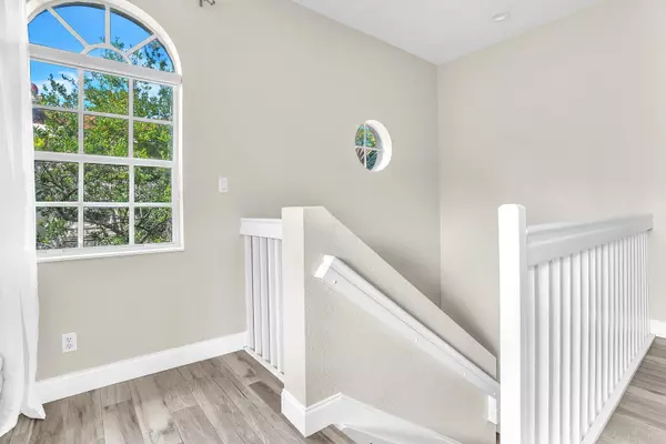 Palm Beach Gardens, FL 33418,4971 Bonsai Circle 209