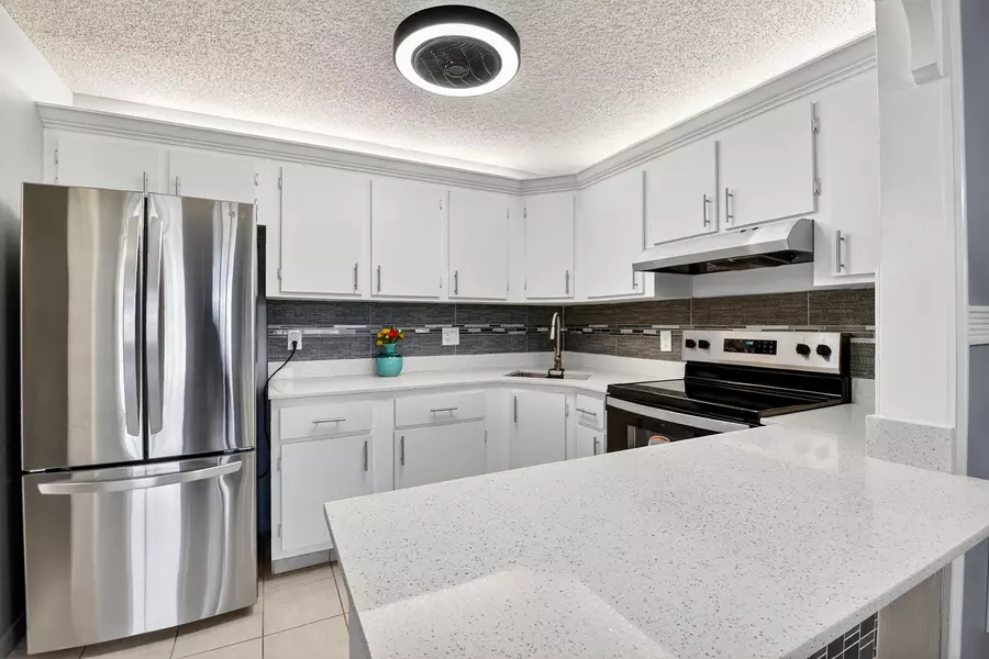 337 Knotty Pine CIR A-2, Greenacres, FL 33463