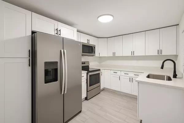 Vero Beach, FL 32962,930 SW 10th CT