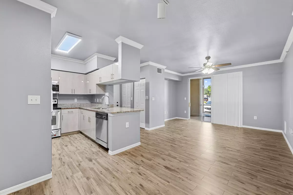 West Palm Beach, FL 33411,6410 Emerald Dunes DR 101