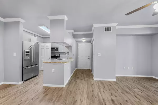 West Palm Beach, FL 33411,6410 Emerald Dunes DR 101