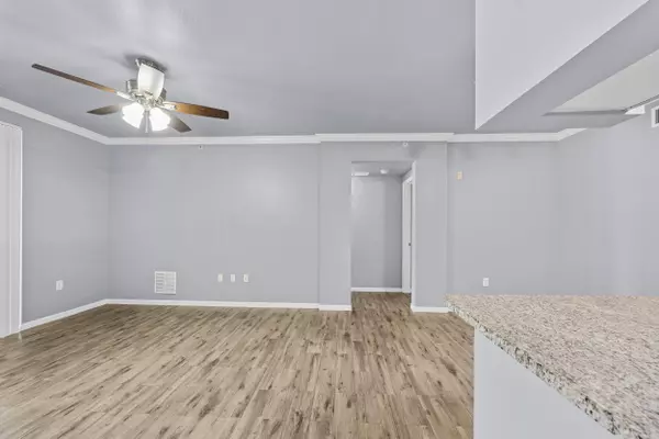 West Palm Beach, FL 33411,6410 Emerald Dunes DR 101