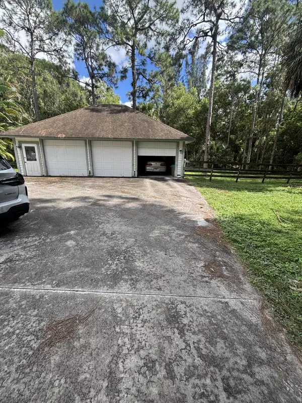 Loxahatchee Groves, FL 33470,1686 E RD