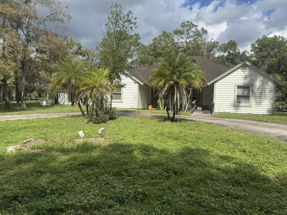 Loxahatchee Groves, FL 33470,1686 E RD