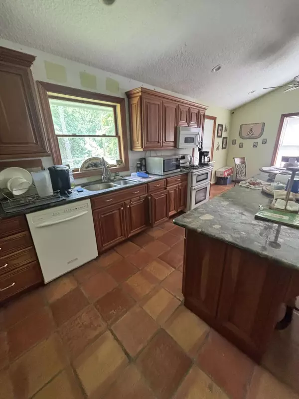 Loxahatchee Groves, FL 33470,1686 E RD