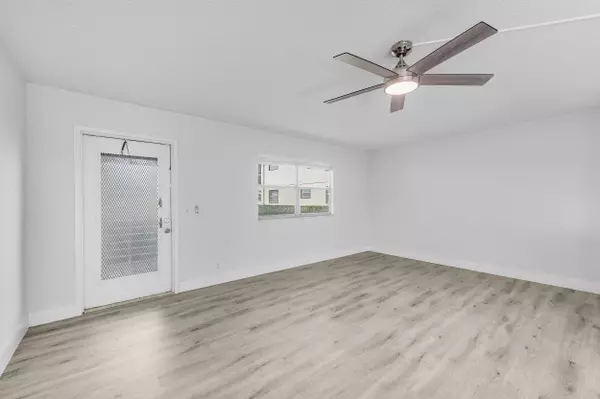 Delray Beach, FL 33446,59 Saxony B