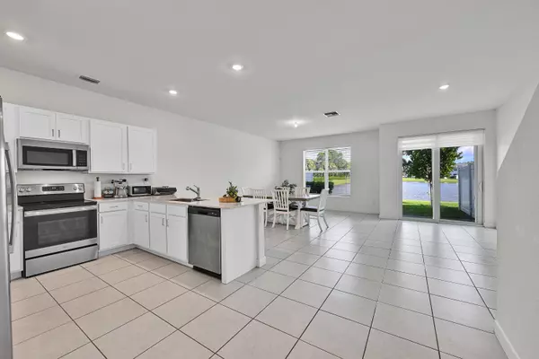 Lake Worth, FL 33467,6933 Harbours Edge AVE