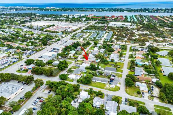 1084 James RD, Lake Worth, FL 33462