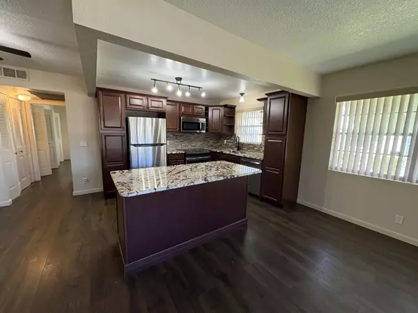 West Palm Beach, FL 33417,34 Northampton B