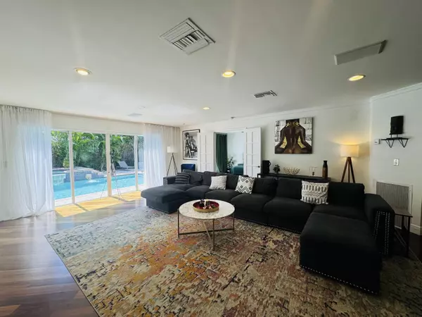 Oakland Park, FL 33334,1728 NE 40th ST