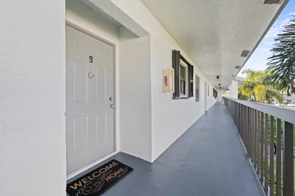 Stuart, FL 34994,1210 SE Parkview PL E9