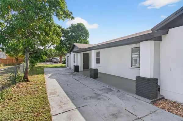 Lake Worth Beach, FL 33460,614 N E ST