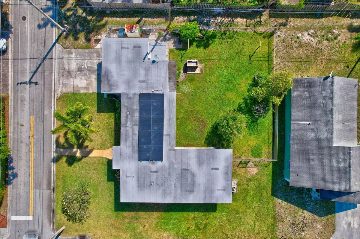 Lake Worth Beach, FL 33460,609 N 16th AVE