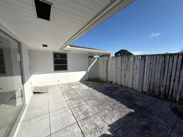 Royal Palm Beach, FL 33411,96 East CT