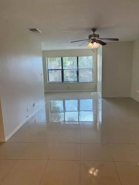 Davie, FL 33328,2846 S University DR 4206