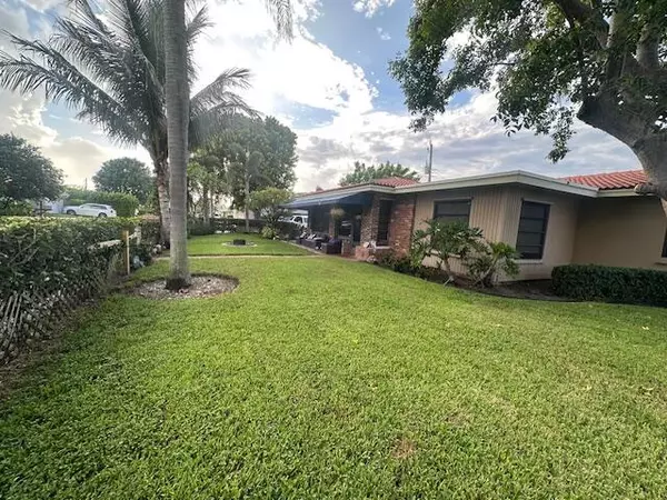 Boynton Beach, FL 33435,815 South RD