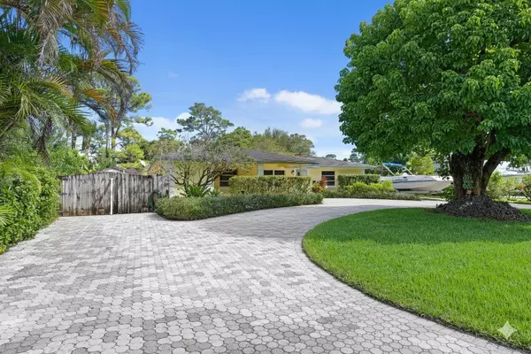 Haverhill, FL 33417,1192 Pineway DR