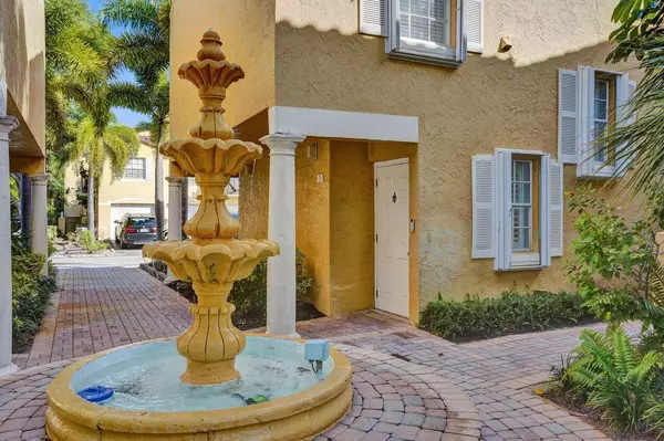 Lake Park, FL 33403,1020 Lake Shore DR 105